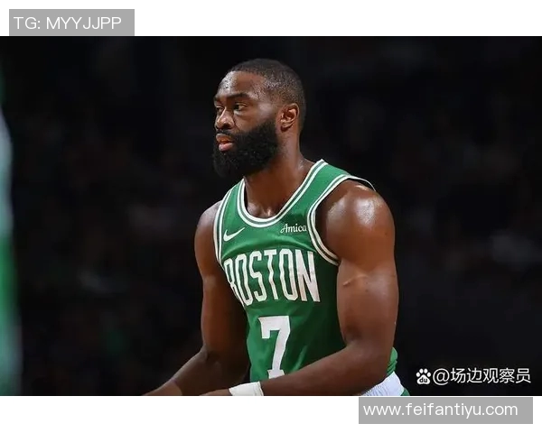 杰伦布朗半场表现抢眼13投6中贡献14分助力球队稳定火力