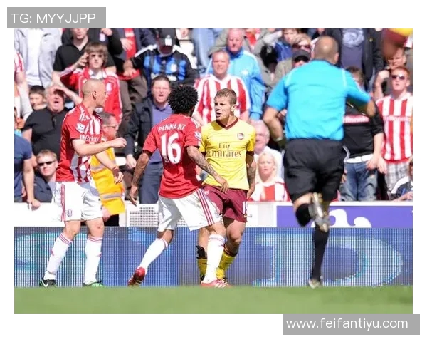 卢顿主场悬挂新帅威尔希尔老球衣彰显青训情怀