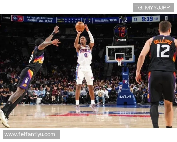 布克上半场表现平平难以支撑球队14投6中仅得17分三分球全失