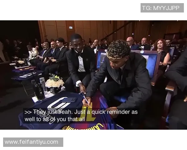 亚马尔分享圣诞假期视频与德约科维奇父子同框参加环足奖活动